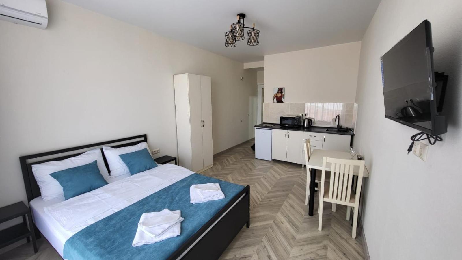 Brothers Apartments With Terrace In Old Tbilisi Esterno foto