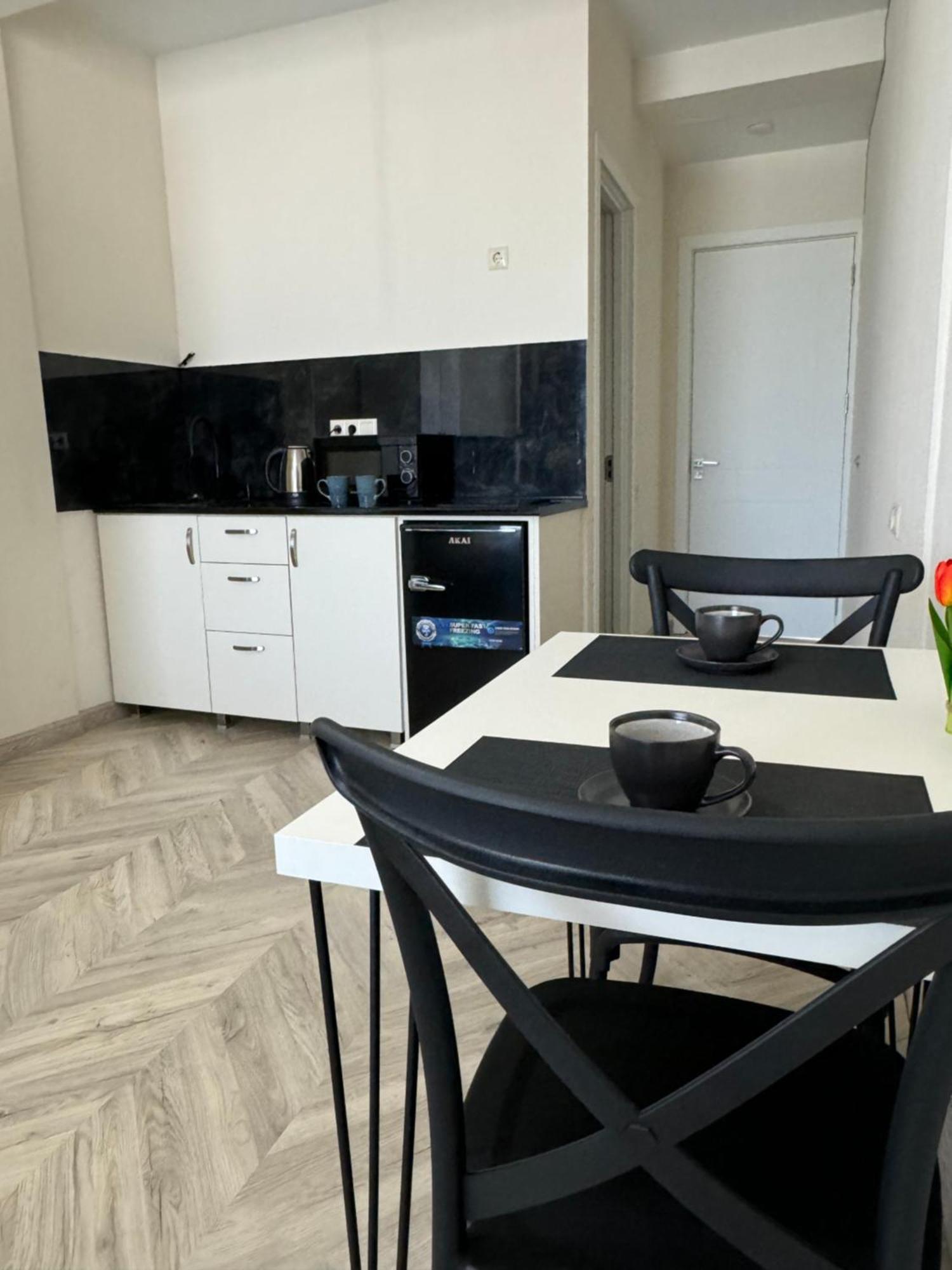 Brothers Apartments With Terrace In Old Tbilisi Esterno foto