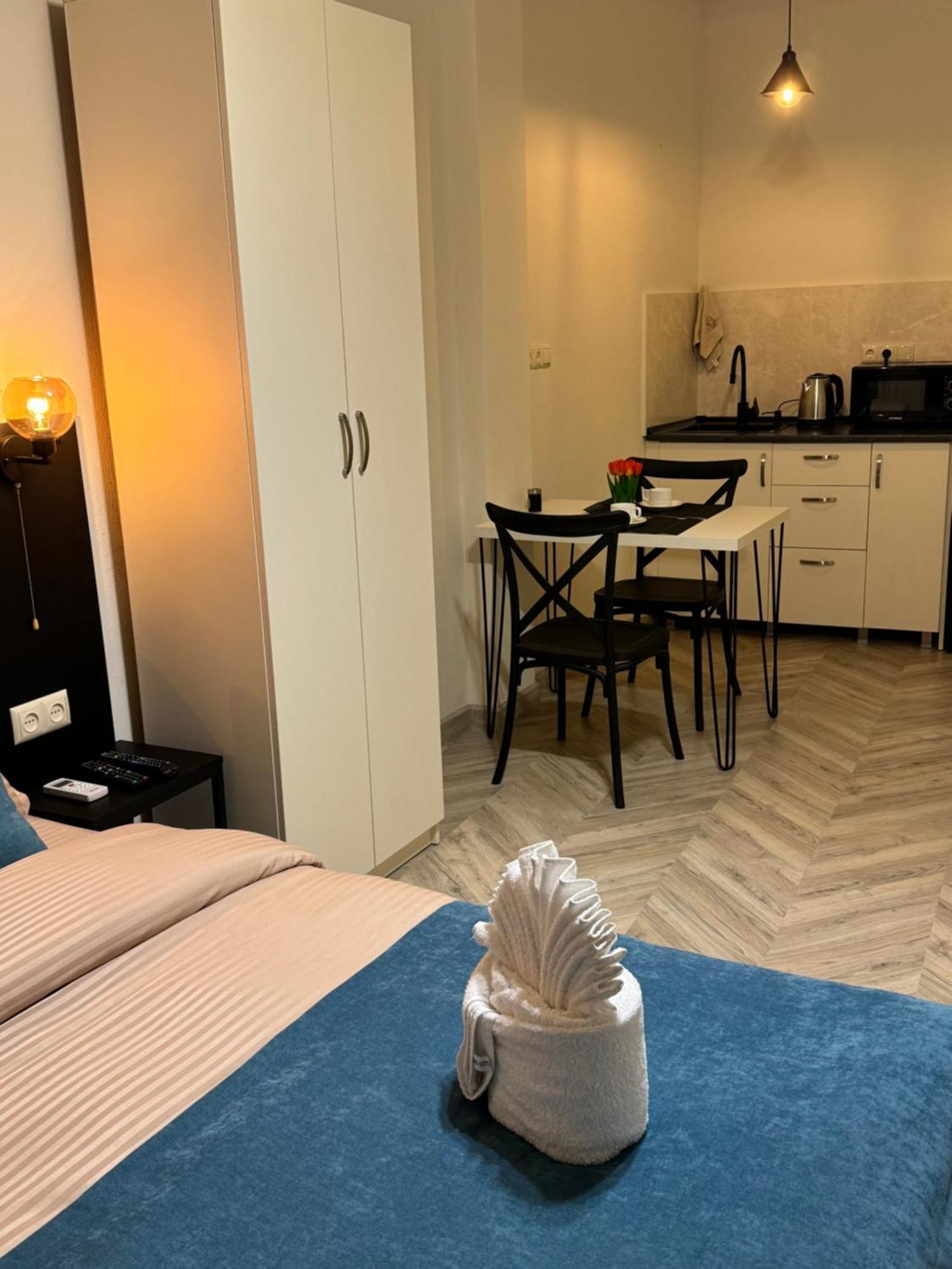 Brothers Apartments With Terrace In Old Tbilisi Esterno foto